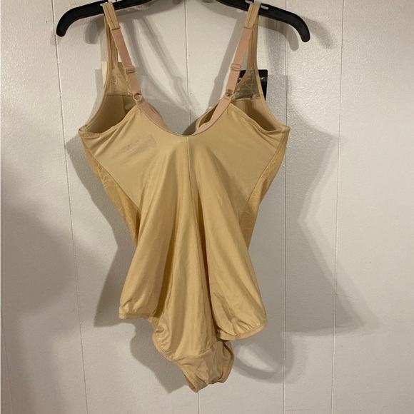 Bali Women Firm-Control Ultra lLight Body Shaper Lace BuiltIn Underwire NWT 36DD - Picture 11 of 12